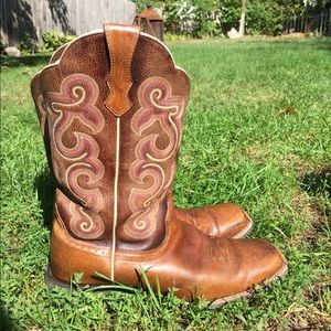 Ariat women’s cowboy boots